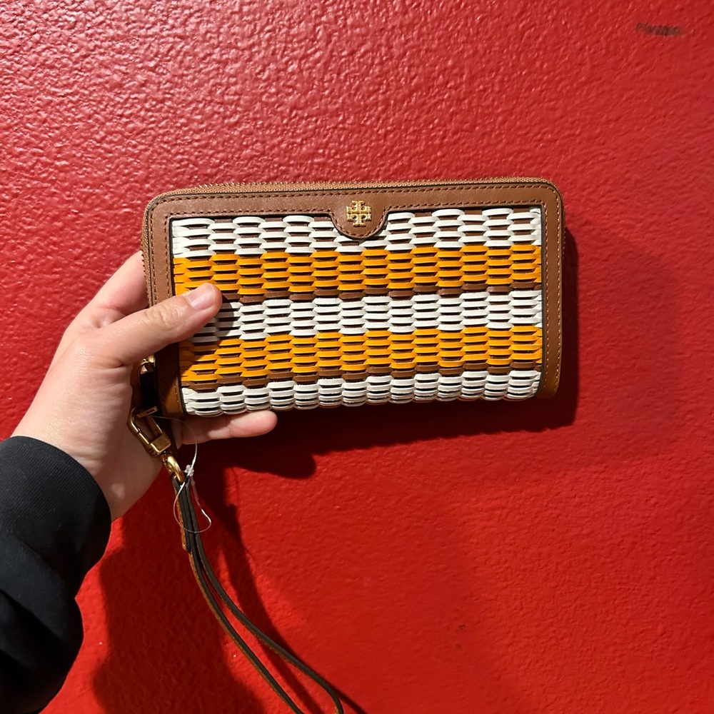 Tory burch emerson woven wristlet wallet